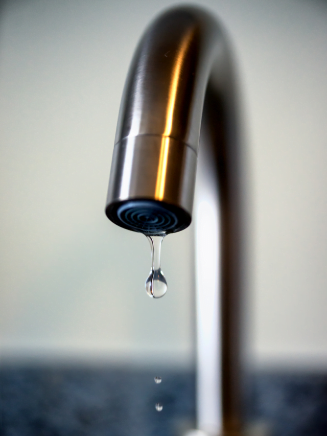 How to Fix a Leaky Bathtub Faucet – 7 Easy DIY Steps