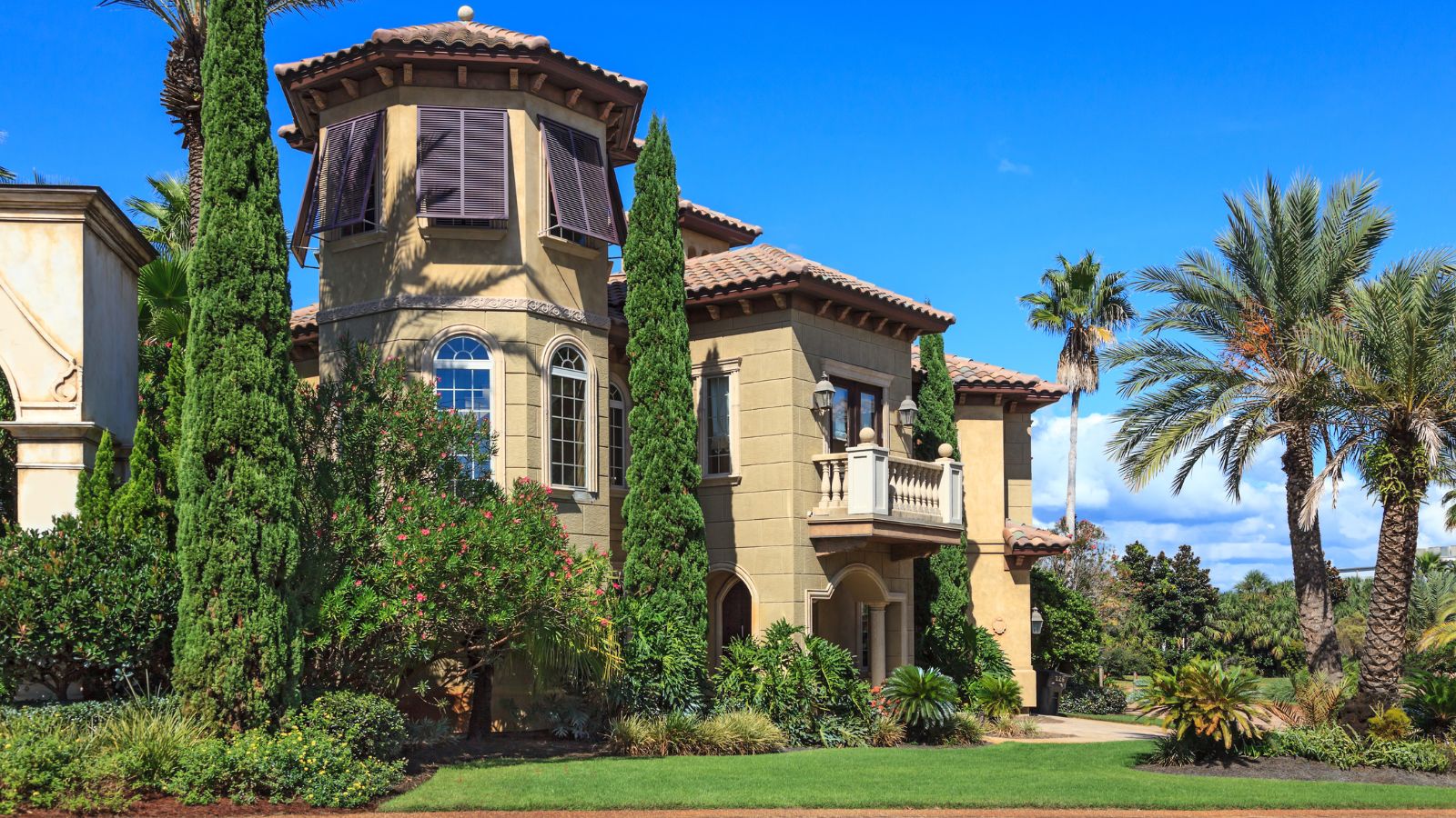 Discover the Ultimate Beachfront Dream: Top 10 Places to Buy Your Perfect Waterside Home in America!