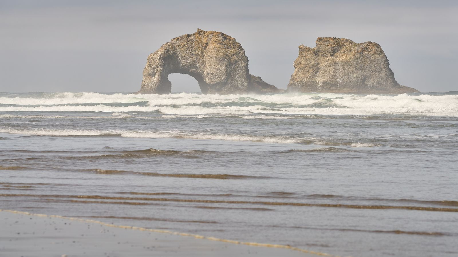 Discover the Ultimate Beachfront Dream: Top 10 Places to Buy Your Perfect Waterside Home in America!