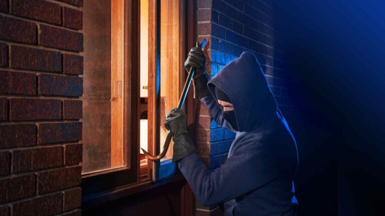 20 Ways You’re Making Your Home an Easy Target for Burglars