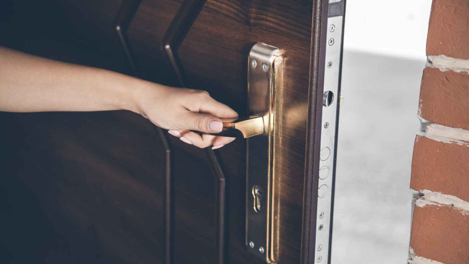 20 Ways You're Making Your Home an Easy Target for Burglars