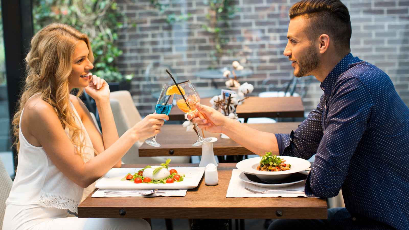 15 Subtle Signs That Prove You're Way More Attractive Than You Ever Imagined