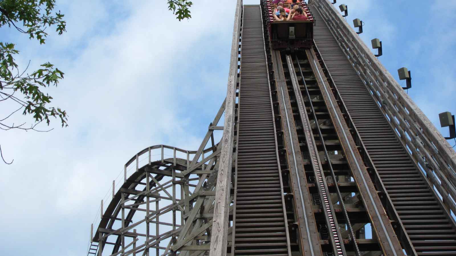 10 Scariest Rollercoasters in the U.S. Would You Ride Them