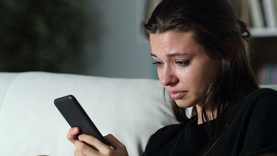 12 Unexpected Ways Social Media Is Ruining Our Mental Health