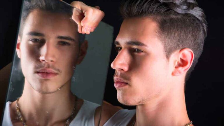 10 Things That Scream ‘I’m a Narcissist’ (According to Psychologists)
