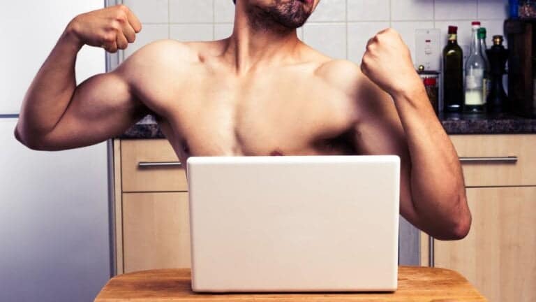 17 Things Men Think Are Attractive to Women But Actually Aren’t