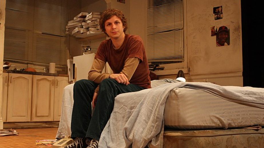 25 Celebrities Who Live in Surprisingly Modest Homes