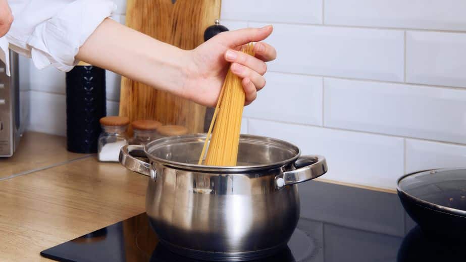 Adding Oil to Pasta Water