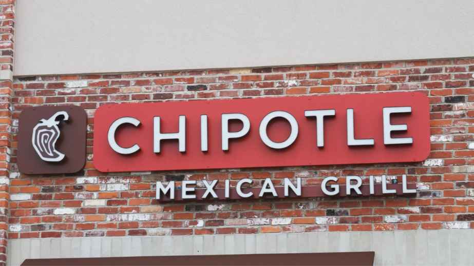 Is It Safe To Eat In Chipotle Restaurant for Vegans in 2023?