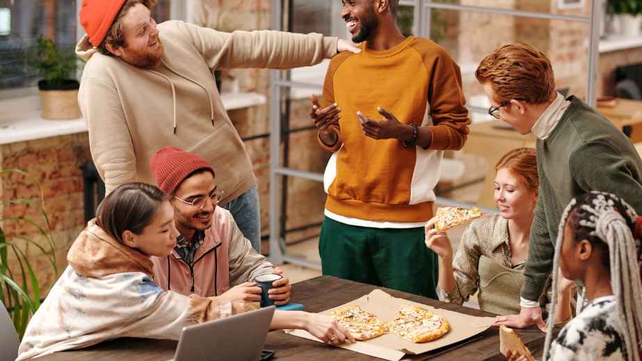 Teaching Dining Etiquette to Americans: Here Are the 20 Most Common Mistakes I’ve Seen