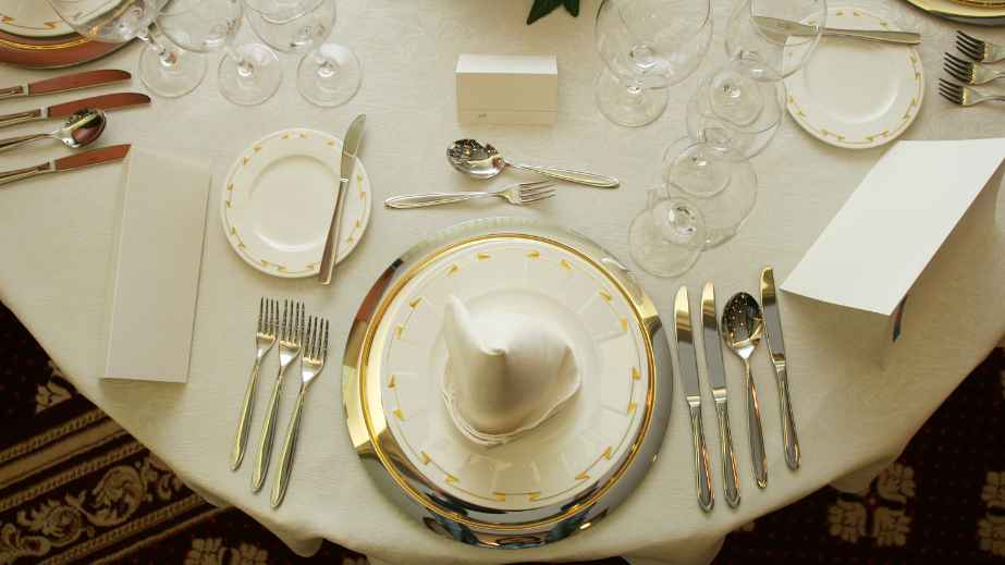 Teaching Dining Etiquette to Americans: Here Are the 20 Most Common Mistakes I’ve Seen