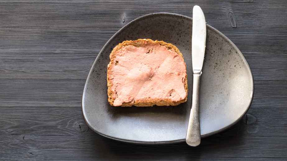 Teaching Dining Etiquette to Americans: Here Are the 20 Most Common Mistakes I’ve Seen