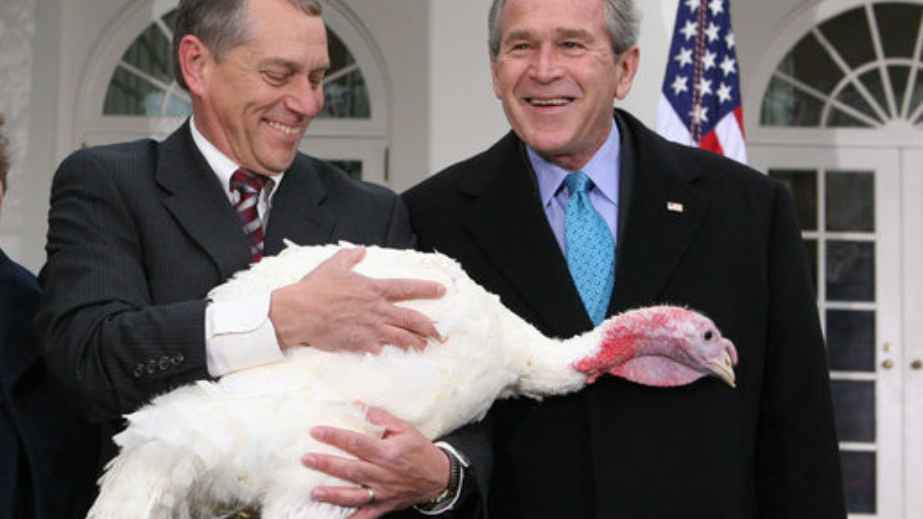 14 Strange Thanksgiving Traditions That Everyone Pretends Aren't Weird