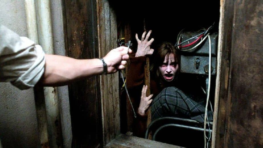 12 Rewatchable Movies That Found New Ways To Scare Audiences/