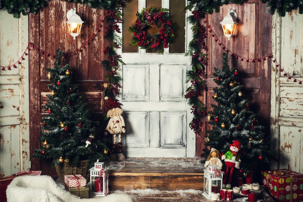 Sourcing and Decorating With Vintage Christmas Decorations