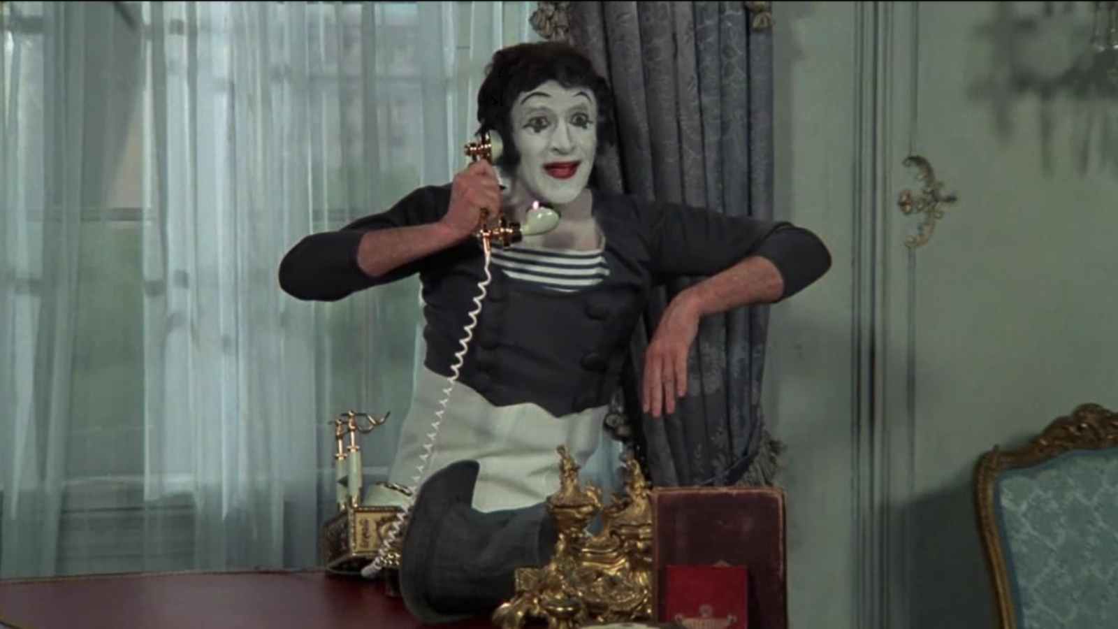 15 Actors Who Showed Up In Movies Just To Say One Line